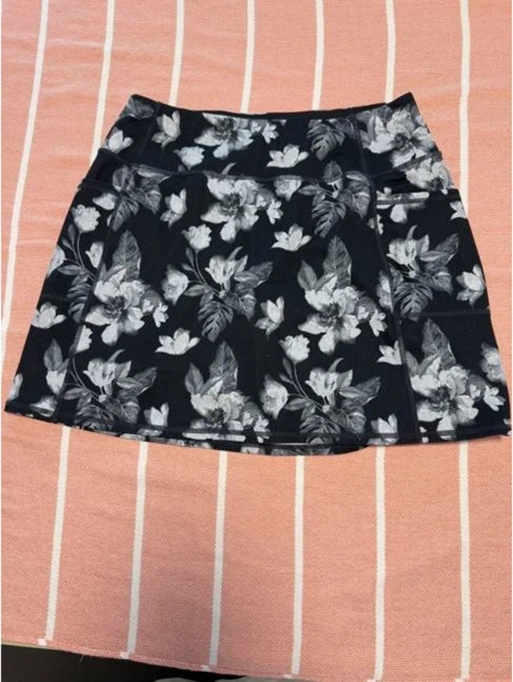 #6159 Skechers Black Gray Floral Athletic Skort Medium